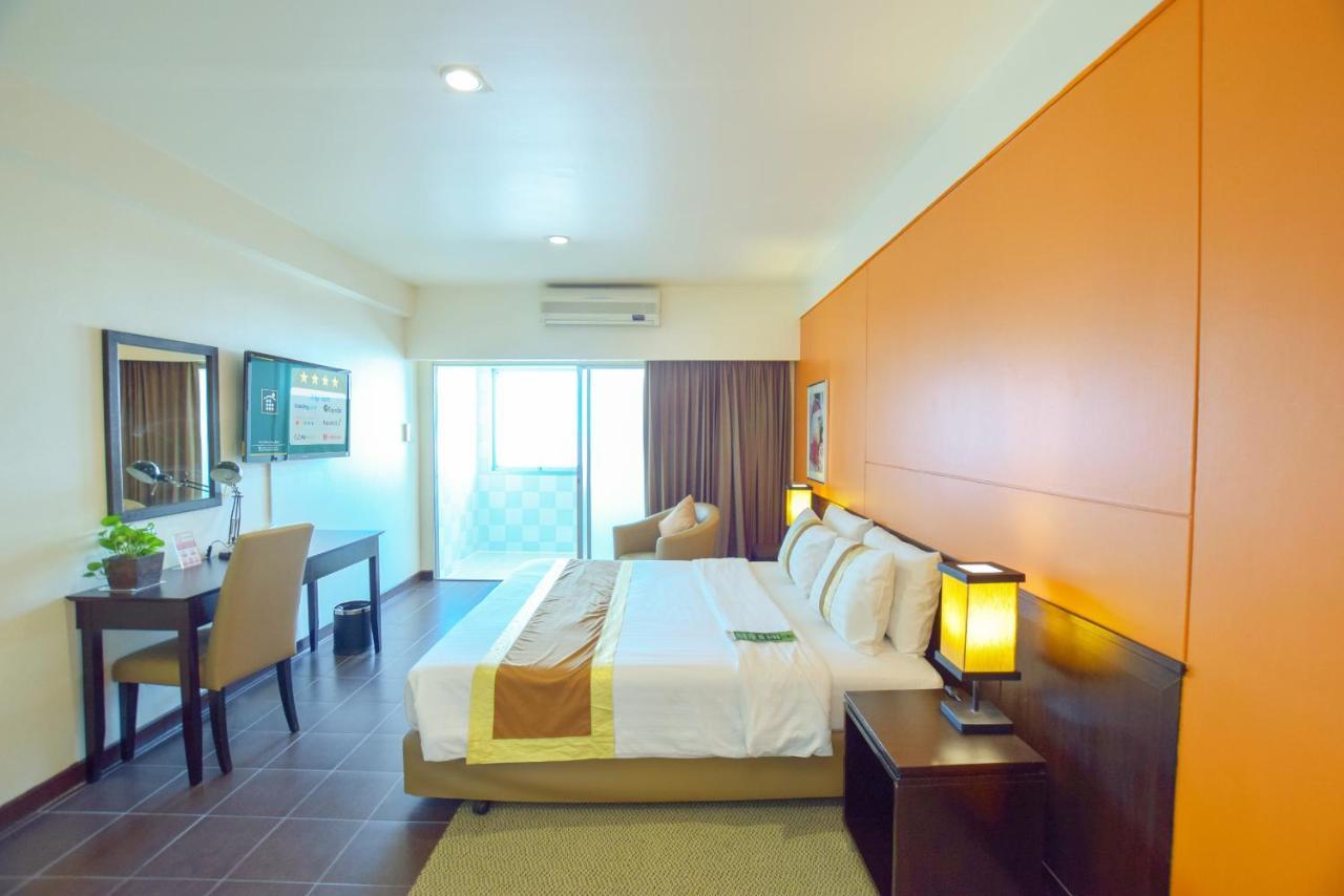 The Color Living Hotel Samut Prakan Luaran gambar